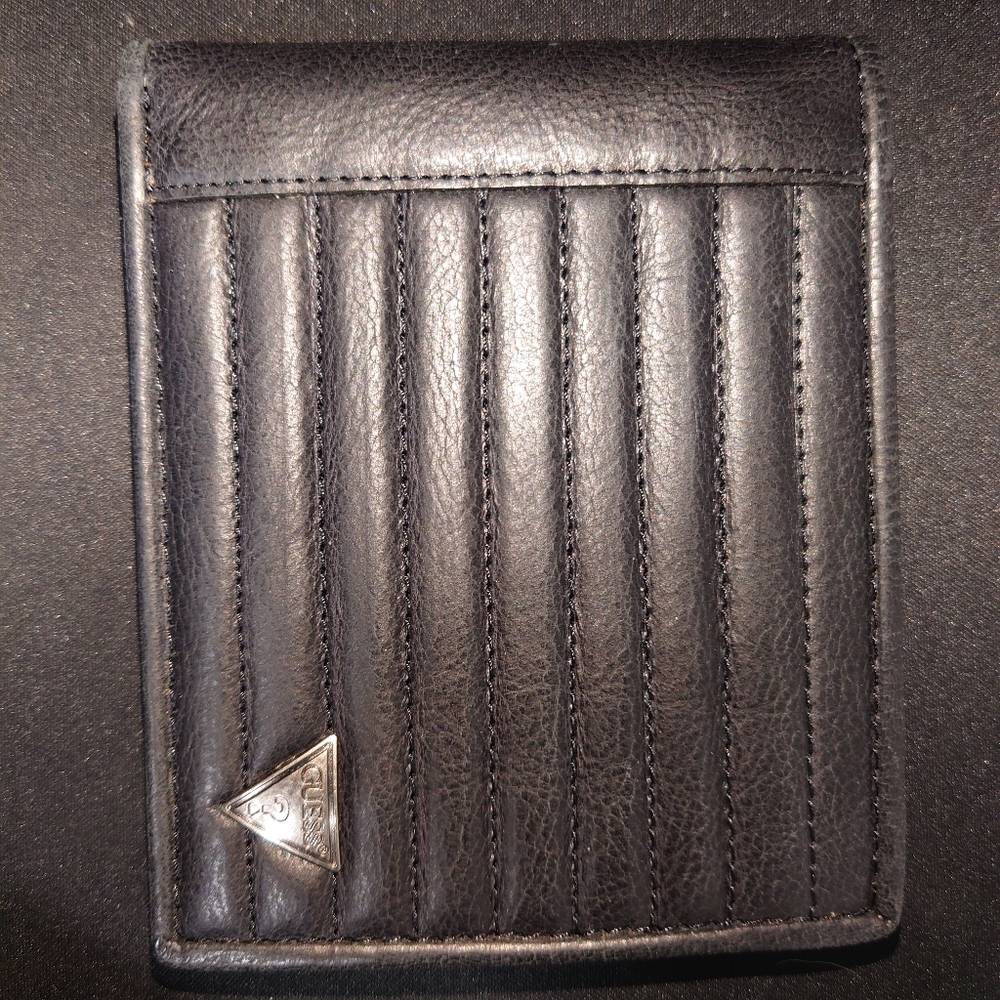 NEW Guess bifold wallet